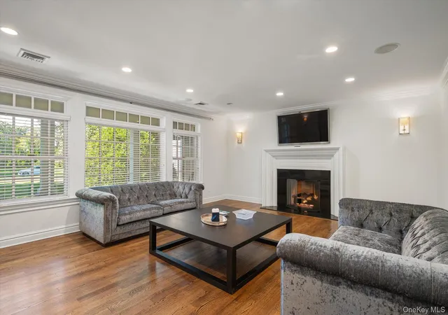 Photo 4 of Single family home for sale at 15 Haddington Dr, North Hempstead, NY 11568 | MLS# 1059338 | Listing updated on 2026-10-15