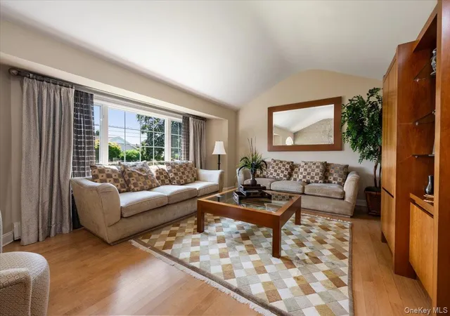 Photo 4 of Single family home for sale at 11 Knell Dr, Oyster Bay, NY 11762 | MLS# 1059341 | Listing updated on 2026-10-07