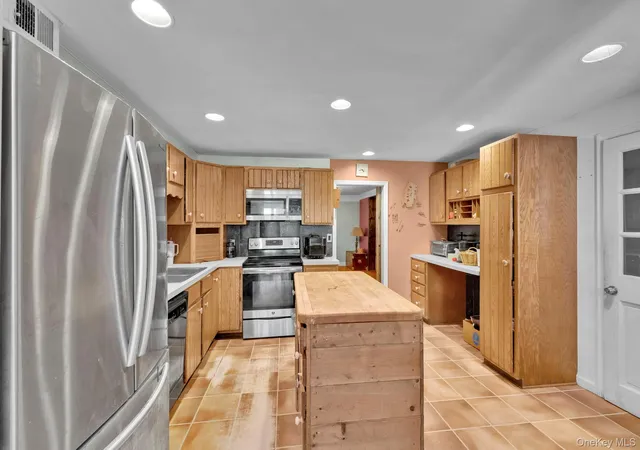 Photo 3 of Single family home for sale at 1675 Main St, Pleasant Valley, NY 12569 | MLS# 1059342 | Listing updated on 2026-10-20
