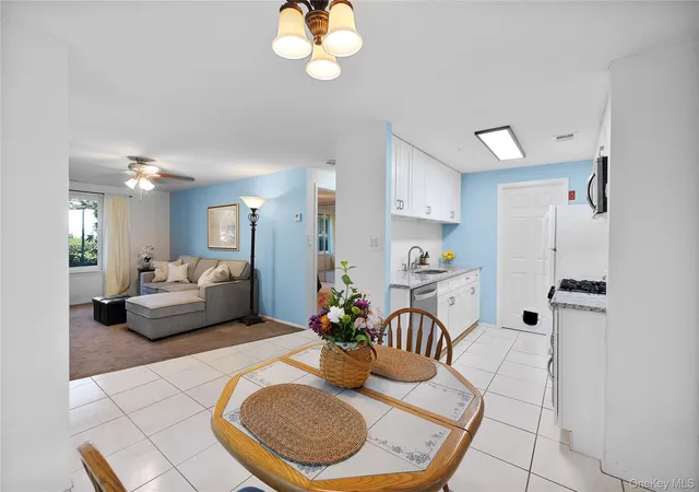 Listing Photo 4 - Condo for sale in building located at 644 W End Dr, Medford, NY 11763