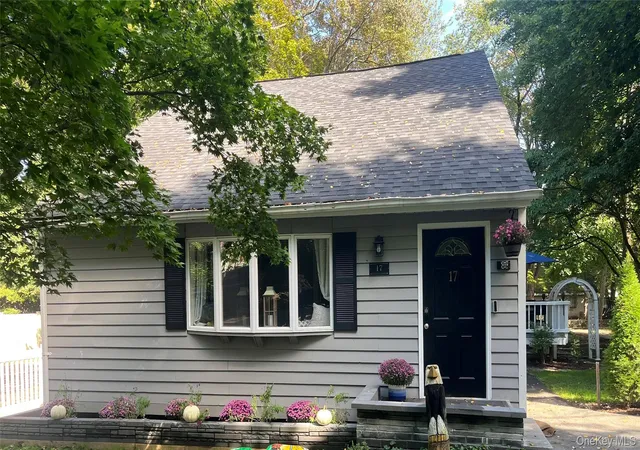 Photo 1 of Single family home for sale at 17 Lakelands Ave, Warwick (town), NY 10925 | MLS# 1059386 | Listing updated on 2026-10-10