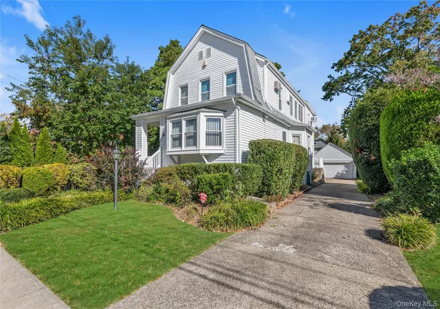 Photo 1 of Single family home for sale at 10 Sunset Ave, Hempstead, NY 11563 | MLS# 1059392 | Listing updated on 2026-10-28