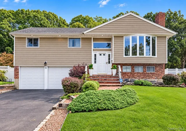 Photo 1 of Single family home for sale at 31 Sterling Ln, Smithtown, NY 11787 | MLS# 1059410 | Listing updated on 2026-10-09