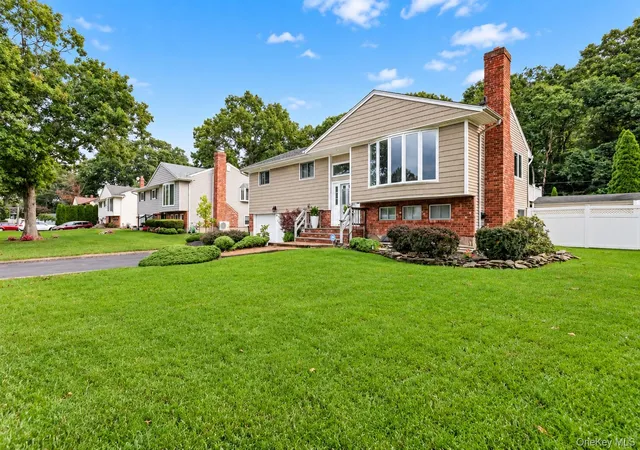 Photo 3 of Single family home for sale at 31 Sterling Ln, Smithtown, NY 11787 | MLS# 1059410 | Listing updated on 2026-10-09