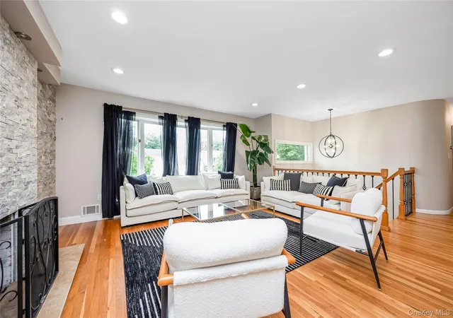 Photo 3 of Single family home for sale at 31 Sterling Ln, Smithtown, NY 11787 | MLS# 1059410 | Listing updated on 2026-10-09