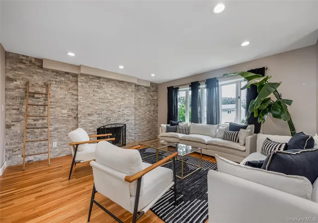Photo 4 of Single family home for sale at 31 Sterling Ln, Smithtown, NY 11787 | MLS# 1059410 | Listing updated on 2026-10-09