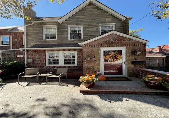 Photo 2 of Single family home for sale at 6414 83rd Place, New York, NY 11379 | MLS# 1059411 | Listing updated on 2026-10-09