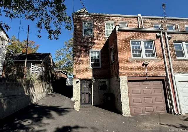 Photo 4 of Single family home for sale at 6414 83rd Place, New York, NY 11379 | MLS# 1059411 | Listing updated on 2026-10-09