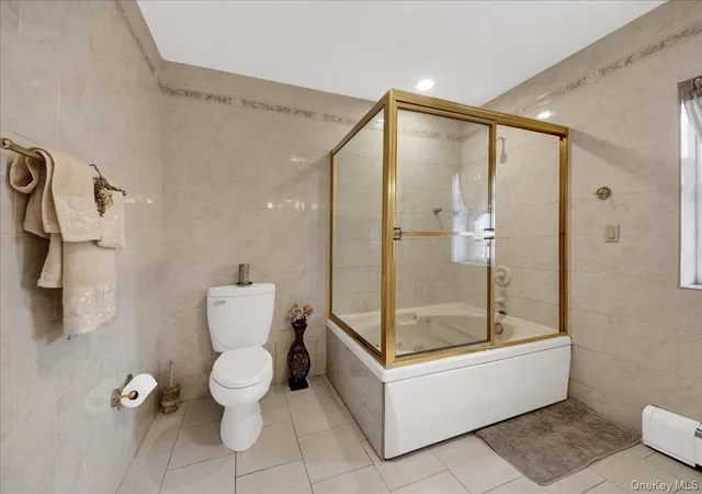 Single family home for sale at 1015 Dean Ave, New York, NY 10465 | MLS# 1059418
