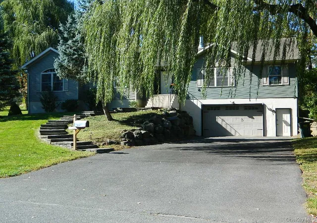 Photo 3 of Single family home for sale at 188 Hoyt St, Esopus, NY 12466 | MLS# 1059423 | Listing updated on 2026-10-07