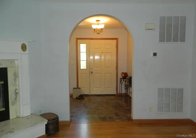 Photo 4 of Single family home for sale at 188 Hoyt St, Esopus, NY 12466 | MLS# 1059423 | Listing updated on 2026-10-07