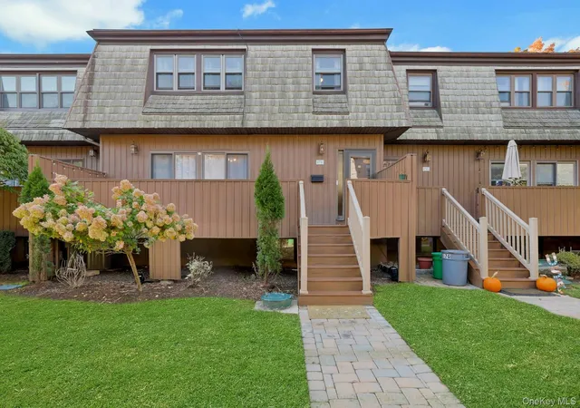 Photo 3 of Condo for sale at 17 F Heritage Dr #F, Clarkstown, NY 10956 | MLS# 1059434 | Listing updated on 2026-10-10