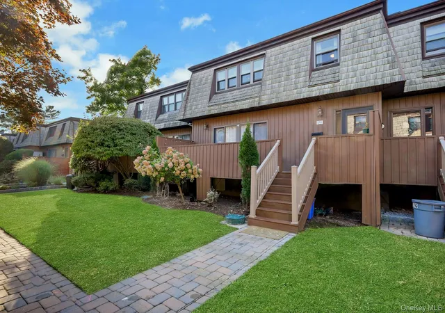Photo 3 of Condo for sale at 17 F Heritage Dr #F, Clarkstown, NY 10956 | MLS# 1059434 | Listing updated on 2026-10-10