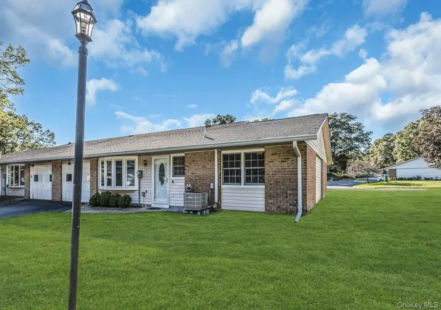 Listing Photo 4 - Condo for sale in building located at 387 Woodbridge Dr, Brookhaven, NY 11961 - Unit #A