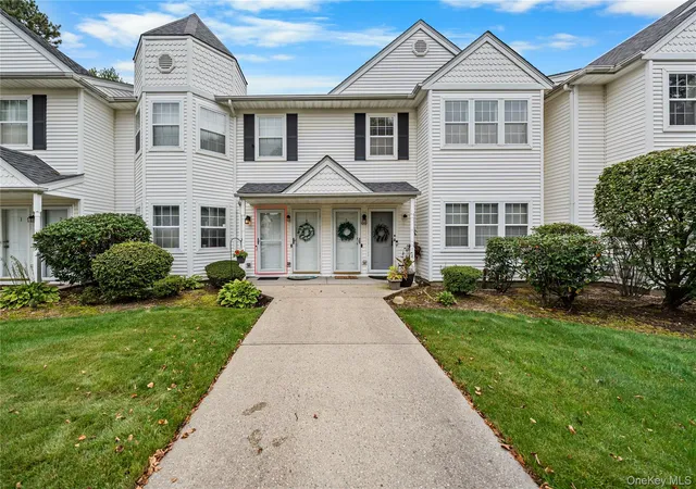 Photo 1 of Condo for sale at 3 Victorian Ln, Brookhaven, NY 11763 | MLS# 1059458 | Listing updated on 2026-10-08