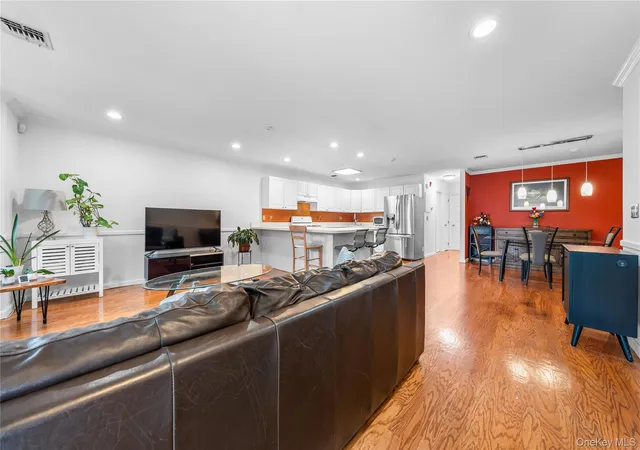 Photo 4 of Condo for sale at 3 Victorian Ln, Brookhaven, NY 11763 | MLS# 1059458 | Listing updated on 2026-10-08