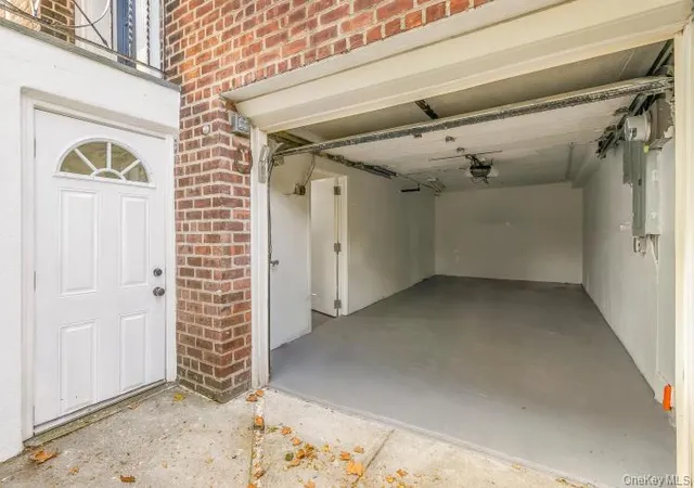 Photo 4 of Single family home for sale at 1759 Tenbroeck Ave, New York, NY 10461 | MLS# 1059487 | Listing updated on 2026-10-17