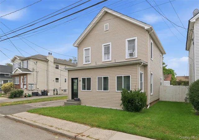 Photo 3 of Single family home for sale at 19 Railroad Ave, Babylon, NY 11701 | MLS# 1059506 | Listing updated on 2026-10-08