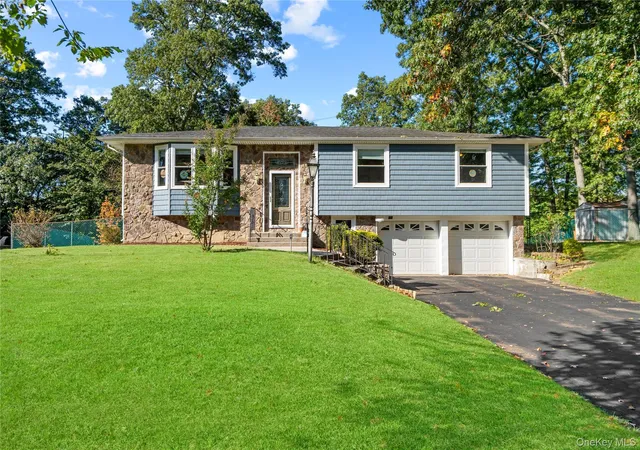 Photo 1 of Single family home for sale at 28 Peacock Ln, Commack, NY 11725 | MLS# 1059509 | Listing updated on 2026-10-09