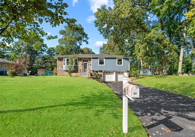 Photo 2 of Single family home for sale at 28 Peacock Ln, Commack, NY 11725 | MLS# 1059509 | Listing updated on 2026-10-09