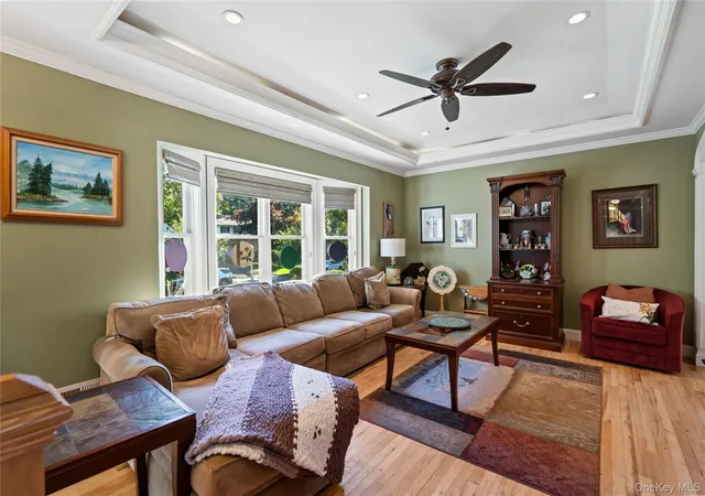 Photo 4 of Single family home for sale at 28 Peacock Ln, Commack, NY 11725 | MLS# 1059509 | Listing updated on 2026-10-09