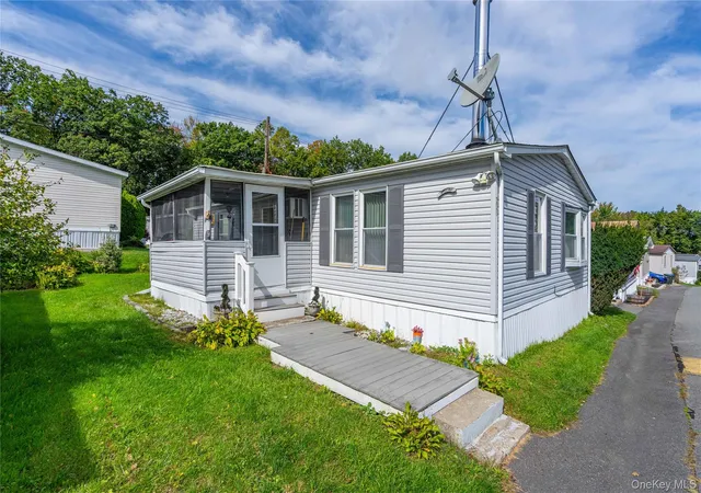 Photo 1 of Manufactured home for sale at 118 King George Dr, New Windsor, NY 12553 | MLS# 1059518 | Listing updated on 2026-10-22