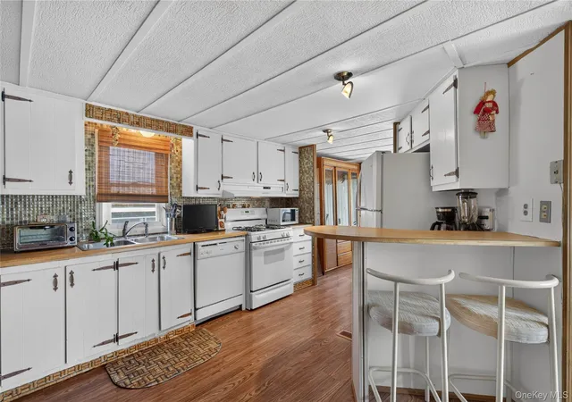 Photo 1 of Manufactured home for sale at 118 King George Dr, New Windsor, NY 12553 | MLS# 1059518 | Listing updated on 2026-10-22