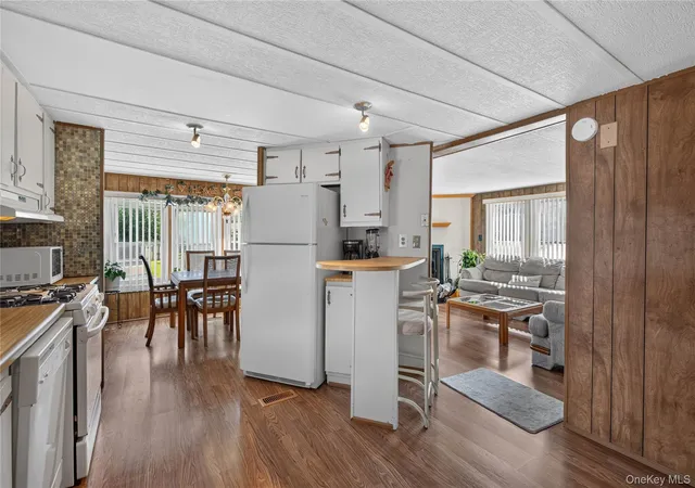Photo 3 of Manufactured home for sale at 118 King George Dr, New Windsor, NY 12553 | MLS# 1059518 | Listing updated on 2026-10-22