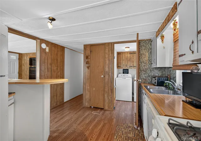 Photo 4 of Manufactured home for sale at 118 King George Dr, New Windsor, NY 12553 | MLS# 1059518 | Listing updated on 2026-10-22