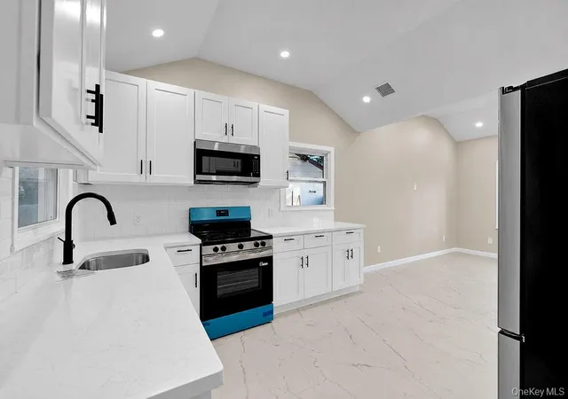 Photo 4 of Single family home for sale at 7 Surrey Rd, Oyster Bay, NY 11758 | MLS# 1059525 | Listing updated on 2026-10-07