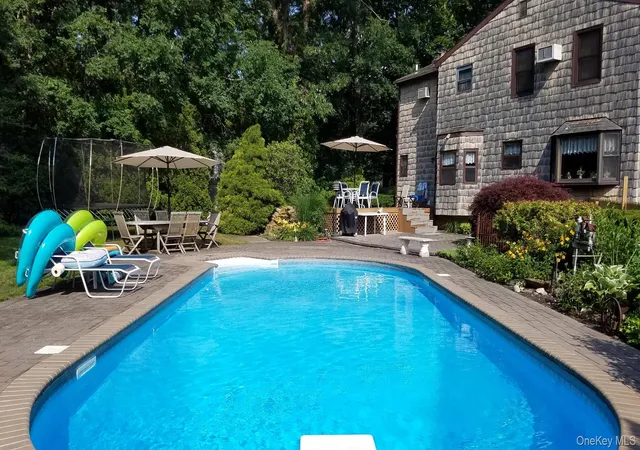 Photo 1 of Single family home for sale at 17 Gull Dip Rd, Brookhaven, NY 11961 | MLS# 1059537 | Listing updated on 2026-10-07