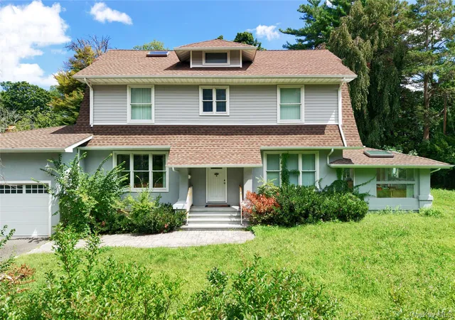 Photo 1 of Single family home for sale at 51 Bayview Ave, North Hempstead, NY 11021 | MLS# 1059545 | Listing updated on 2026-10-09