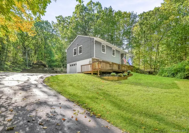 Photo 3 of Single family home for sale at 1426 E Mombasha, Monroe, NY 10950 | MLS# 1059552 | Listing updated on 2026-10-10