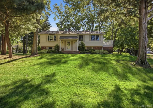 Photo 1 of Single family home for sale at 1 High Hl, Setauket, NY 11733 | MLS# 1059556 | Listing updated on 2026-10-08