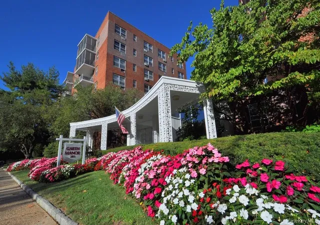 Photo 2 of House for sale at 281 Garth Rd #B4D, Scarsdale, NY 10583 | MLS# 1059579 | Listing updated on 2026-10-09