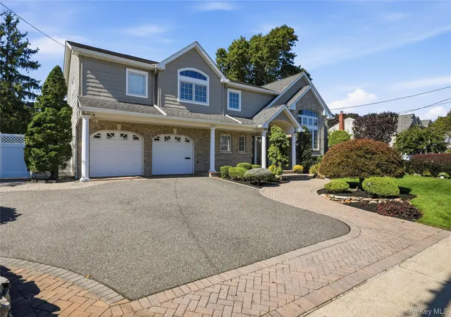 Photo 1 of Single family home for sale at 72 Wenwood Dr, Oyster Bay, NY 11762 | MLS# 1059580 | Listing updated on 2026-10-08
