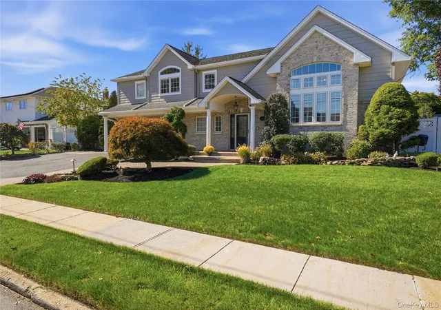 Photo 2 of Single family home for sale at 72 Wenwood Dr, Oyster Bay, NY 11762 | MLS# 1059580 | Listing updated on 2026-10-08