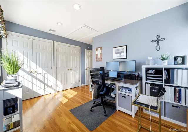Photo 4 of Single family home for sale at 72 Wenwood Dr, Oyster Bay, NY 11762 | MLS# 1059580 | Listing updated on 2026-10-08