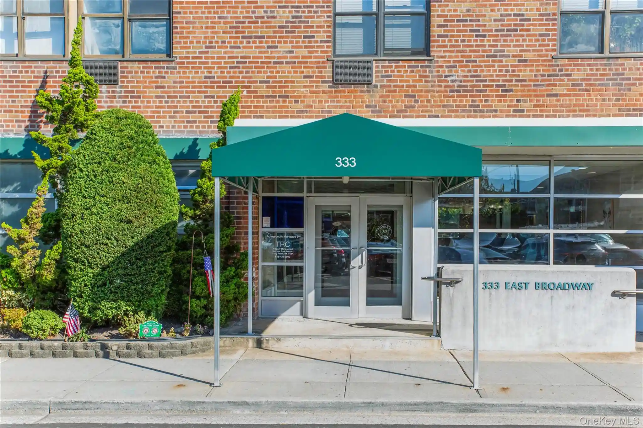 Listing Photo 2 - Condo for sale in 333 Broadway located at 333 Broadway, Long Beach, NY 14904 - Unit #4G