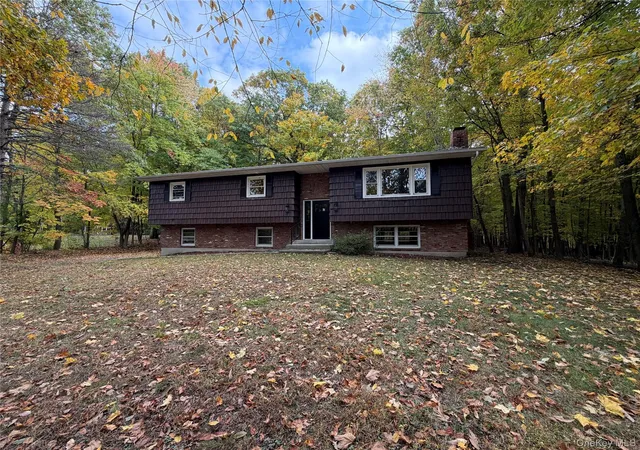 Photo 2 of Single family home for sale at 24 Emperor Ln, Montgomery, NY 12549 | MLS# 1059617 | Listing updated on 2026-10-17