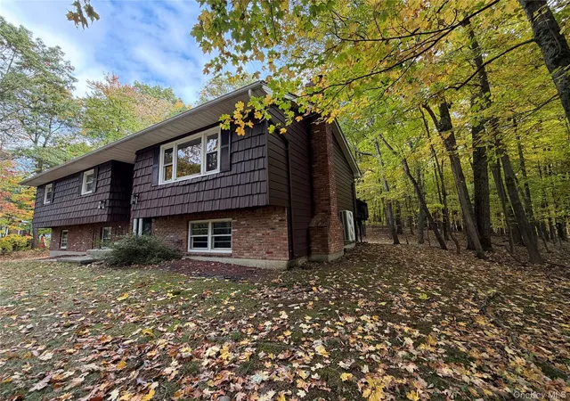Photo 3 of Single family home for sale at 24 Emperor Ln, Montgomery, NY 12549 | MLS# 1059617 | Listing updated on 2026-10-17