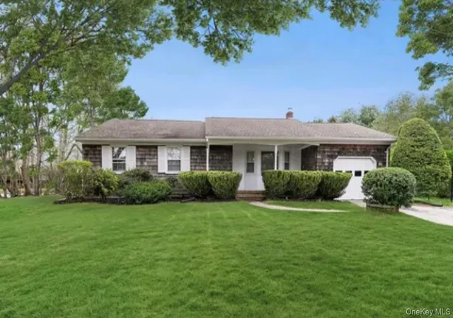 Photo 1 of Single family home for sale at 1 Boxwood St, East Hampton, NY 11937 | MLS# 1059619 | Listing updated on 2026-10-07