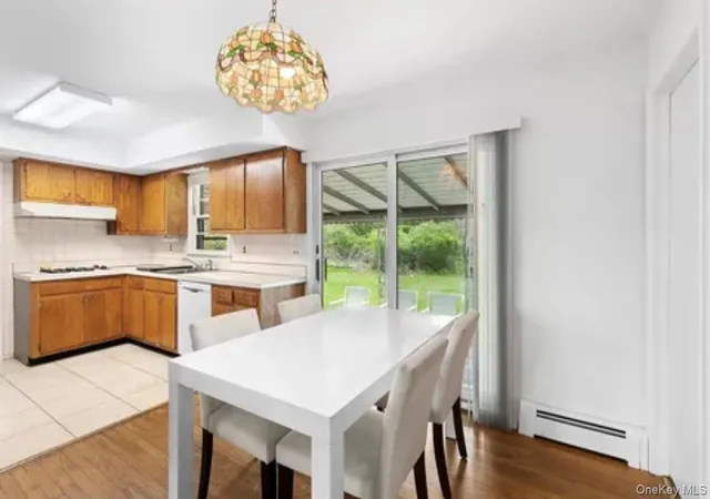 Photo 4 of Single family home for sale at 1 Boxwood St, East Hampton, NY 11937 | MLS# 1059619 | Listing updated on 2026-10-07