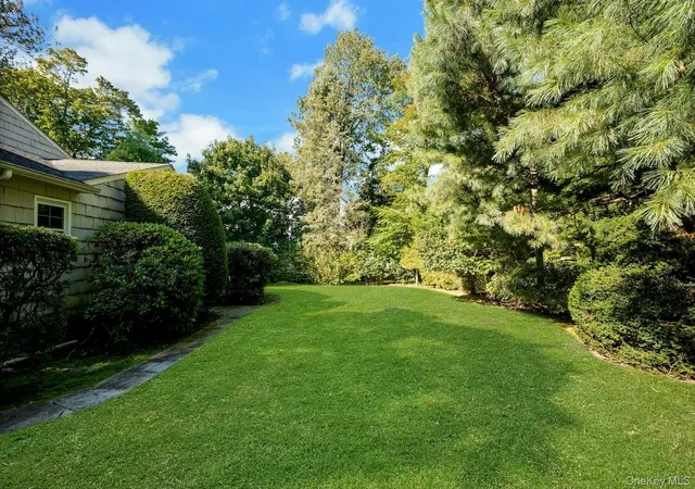 Photo 2 of Single family home for sale at 258 Evandale Rd, Scarsdale, NY 10583 | MLS# 1059668 | Listing updated on 2026-10-08