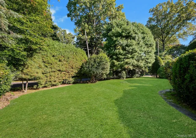 Photo 3 of Single family home for sale at 258 Evandale Rd, Scarsdale, NY 10583 | MLS# 1059668 | Listing updated on 2026-10-09