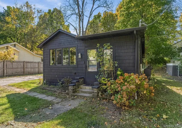 Photo 3 of Single family home for sale at 6 Moran Trl, Monroe, NY 10950 | MLS# 1059677 | Listing updated on 2026-10-08