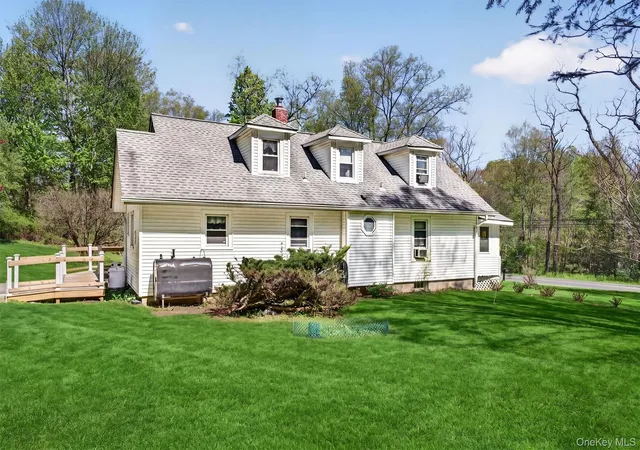 Photo 3 of Single family home for sale at 721 Goshen Turnpike, Wallkill, NY 10919 | MLS# 1059690 | Listing updated on 2026-10-08
