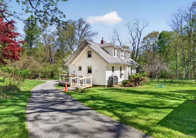 Photo 3 of Single family home for sale at 721 Goshen Turnpike, Wallkill, NY 10919 | MLS# 1059690 | Listing updated on 2026-10-09
