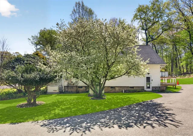 Photo 4 of Single family home for sale at 721 Goshen Turnpike, Wallkill, NY 10919 | MLS# 1059690 | Listing updated on 2026-10-09