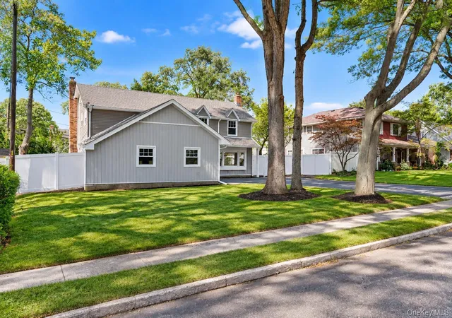 Photo 3 of Single family home for sale at 9 Sussex Ln, Lake Grove, NY 11755 | MLS# 1059693 | Listing updated on 2026-10-07